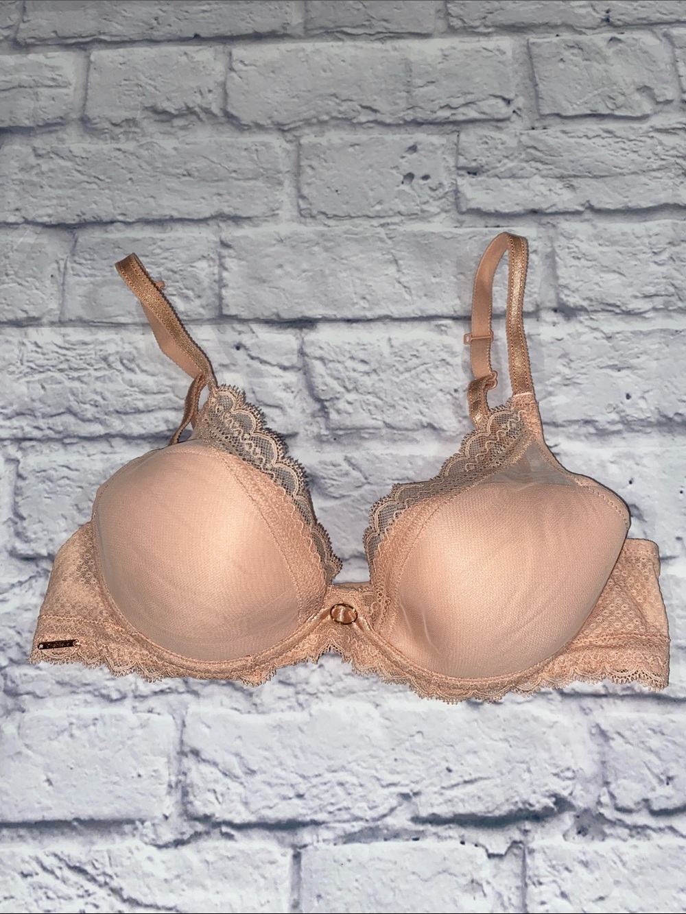 Chantelle Lace Plunge Bra Pink Size 34B Style#: C22320-05M